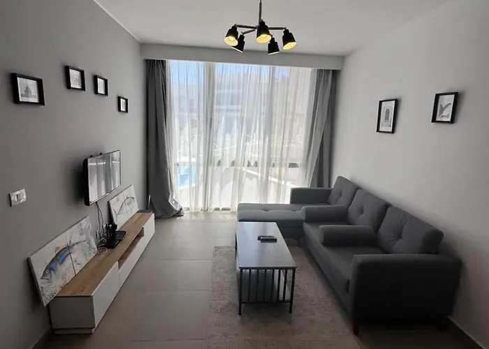 Sunny 2-bedroom Sholan Unit With Pool View الغردقة
