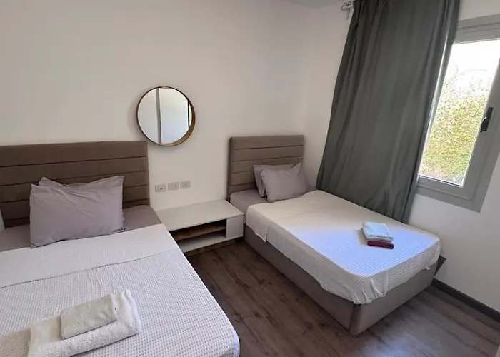 Sunny 2-bedroom Sholan Unit With Pool View شقة *